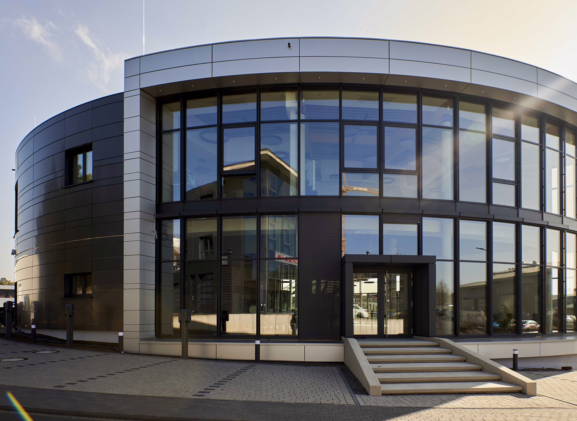 Bungarten Architekten PartGmbB - Black Falcon – Competence Center Nürburgring